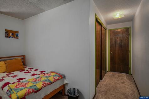 692 Fanny Court NE Salem OR 97301