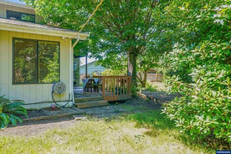 692 Fanny Court NE Salem OR 97301