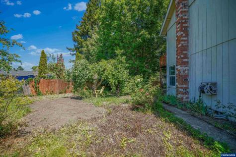692 Fanny Court NE Salem OR 97301