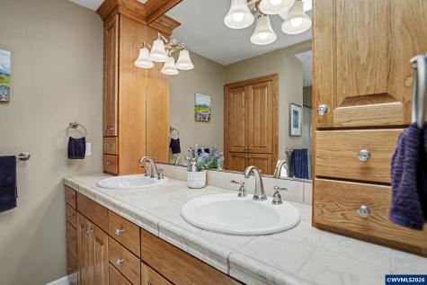 1423 35th Avenue NW Salem OR 97304