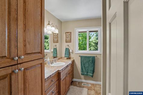 1423 35th Avenue NW Salem OR 97304