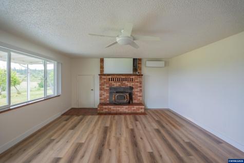 40025 Crestview Lane Lebanon OR 97355