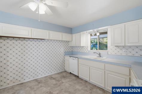 724 South Nebergall Lp NE Albany OR 97321