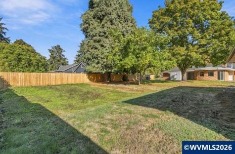 724 South Nebergall Lp NE Albany OR 97321