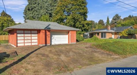 724 South Nebergall Lp NE Albany OR 97321