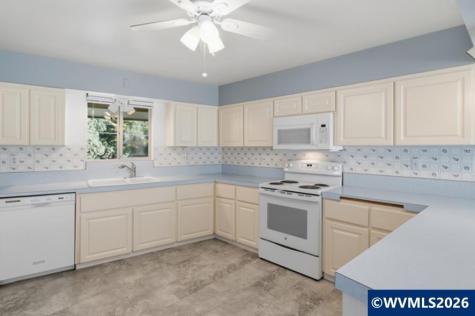 724 South Nebergall Lp NE Albany OR 97321