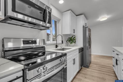 1598 40th Lane Sweet Home OR 97386-3141