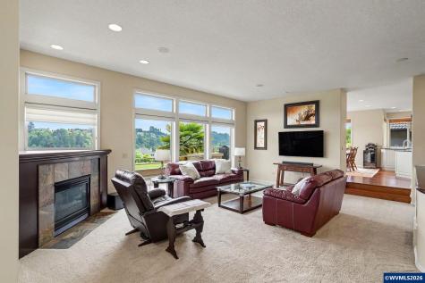 918 Hazeltine Avenue SE Salem OR 97306