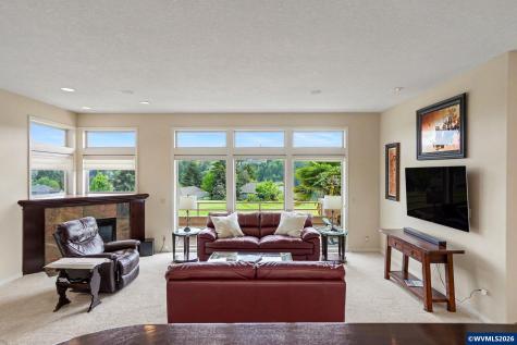 918 Hazeltine Avenue SE Salem OR 97306