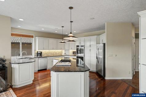 918 Hazeltine Avenue SE Salem OR 97306