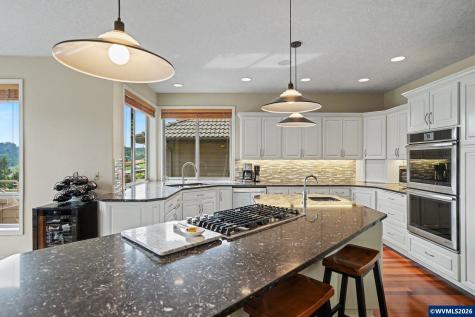 918 Hazeltine Avenue SE Salem OR 97306