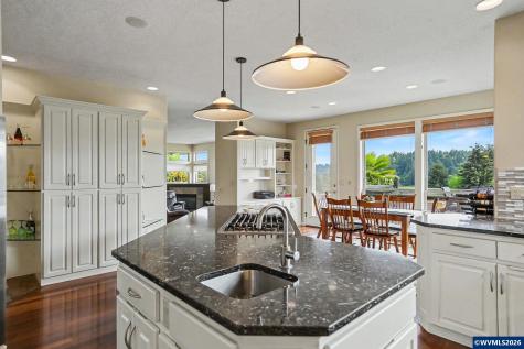 918 Hazeltine Avenue SE Salem OR 97306
