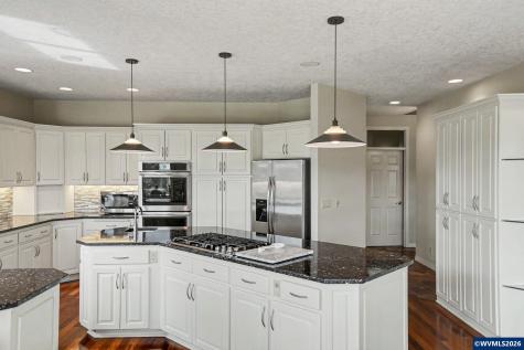 918 Hazeltine Avenue SE Salem OR 97306