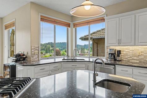 918 Hazeltine Avenue SE Salem OR 97306