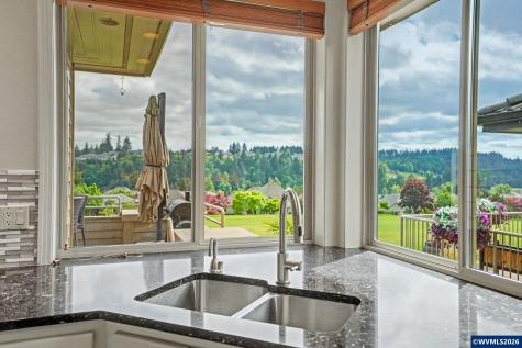 918 Hazeltine Avenue SE Salem OR 97306