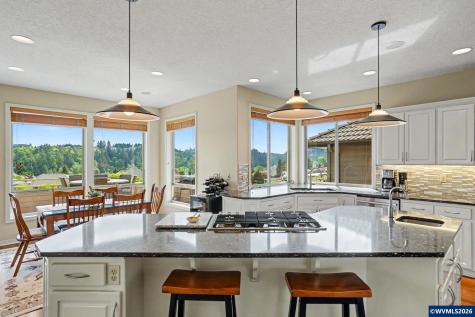 918 Hazeltine Avenue SE Salem OR 97306