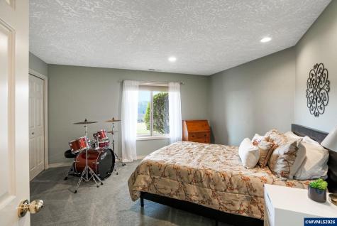 918 Hazeltine Avenue SE Salem OR 97306