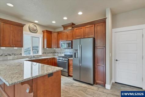 502 SW Augustus Drive Dallas OR 97338-0000