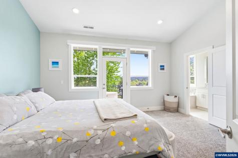 1372 Overview Street NW Salem OR 97304