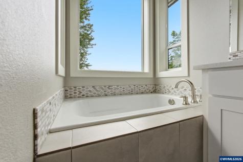 1372 Overview Street NW Salem OR 97304