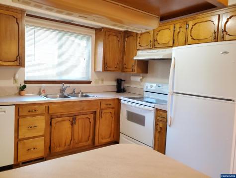 1975 Breakwood Circle SE Albany OR 97322