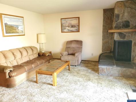 1975 Breakwood Circle SE Albany OR 97322