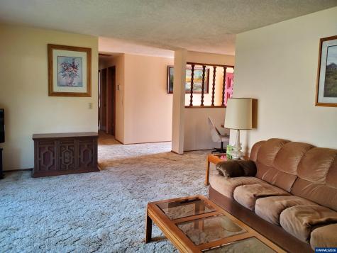 1975 Breakwood Circle SE Albany OR 97322