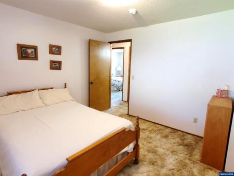 1975 Breakwood Circle SE Albany OR 97322