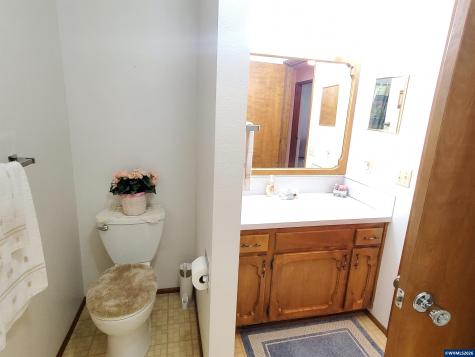1975 Breakwood Circle SE Albany OR 97322