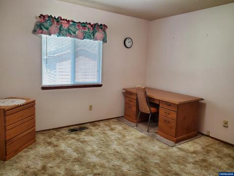 1975 Breakwood Circle SE Albany OR 97322