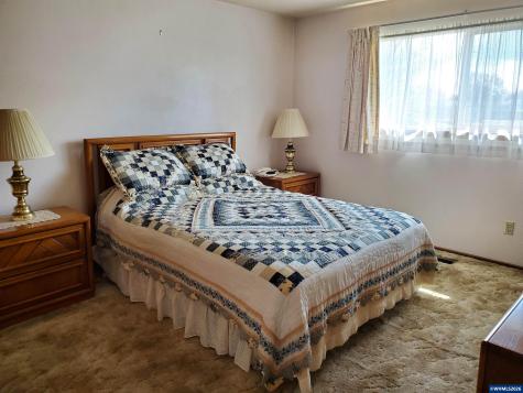 1975 Breakwood Circle SE Albany OR 97322