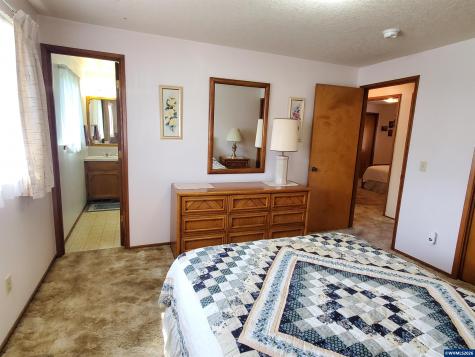 1975 Breakwood Circle SE Albany OR 97322