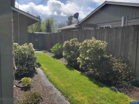 1975 Breakwood Circle SE Albany OR 97322