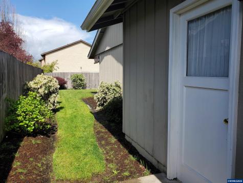 1975 Breakwood Circle SE Albany OR 97322
