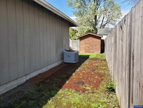 1975 Breakwood Circle SE Albany OR 97322