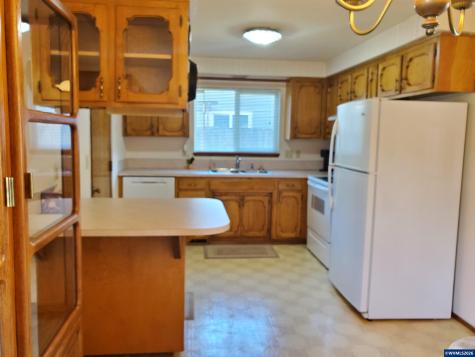1975 Breakwood Circle SE Albany OR 97322