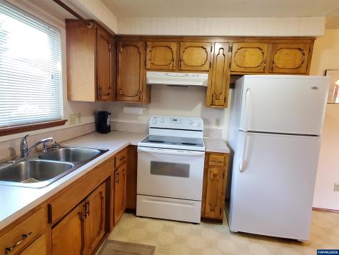 1975 Breakwood Circle SE Albany OR 97322