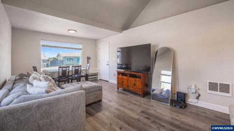 328 9th Avenue Sweet Home OR 97386