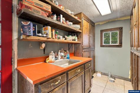 6596 River Road S Salem OR 97306