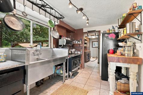 6596 River Road S Salem OR 97306