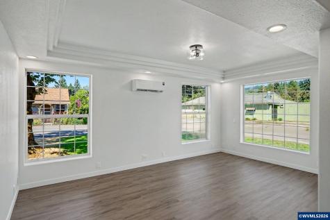 564 SW Cedar Street Mill City OR 97360