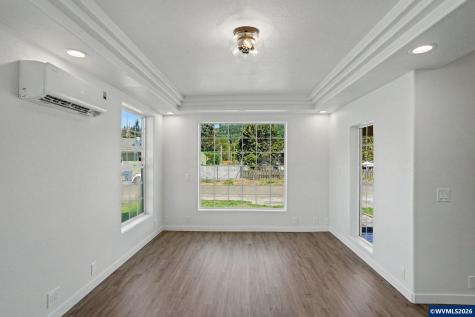 564 SW Cedar Street Mill City OR 97360