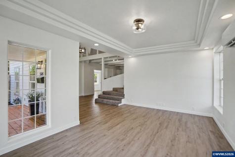 564 SW Cedar Street Mill City OR 97360