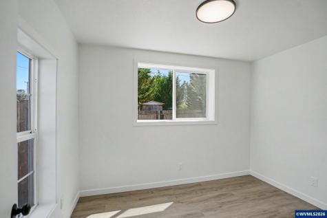 564 SW Cedar Street Mill City OR 97360
