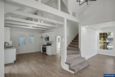 564 SW Cedar Street Mill City OR 97360