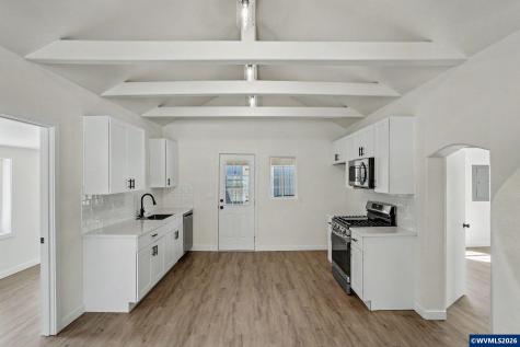 564 SW Cedar Street Mill City OR 97360