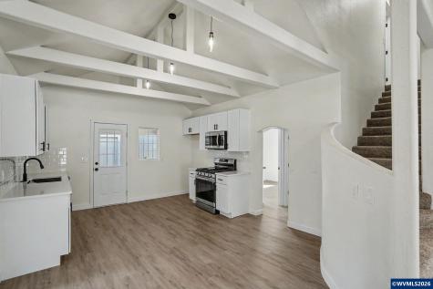 564 SW Cedar Street Mill City OR 97360