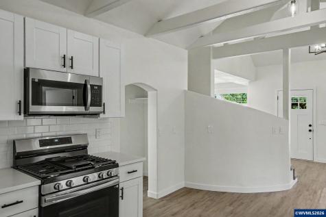 564 SW Cedar Street Mill City OR 97360
