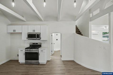 564 SW Cedar Street Mill City OR 97360
