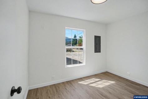 564 SW Cedar Street Mill City OR 97360